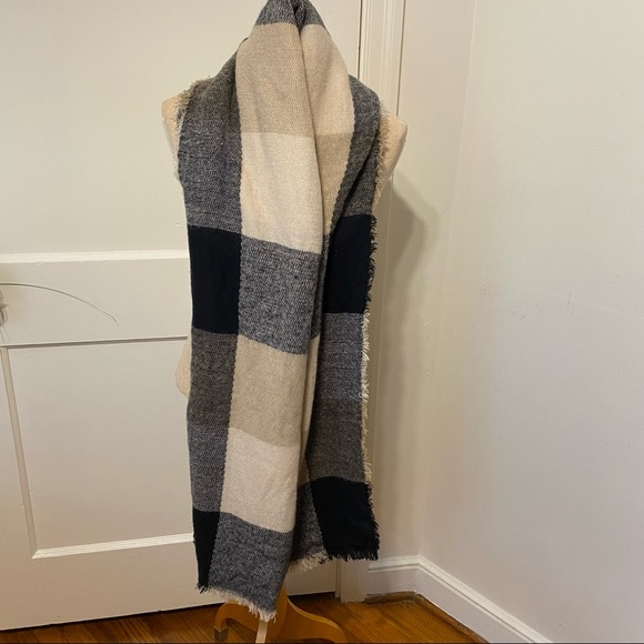 Large Neutral Colored Checked Plaid Blanket Scarf Shawl or Wrap - Picture 5 of 9
